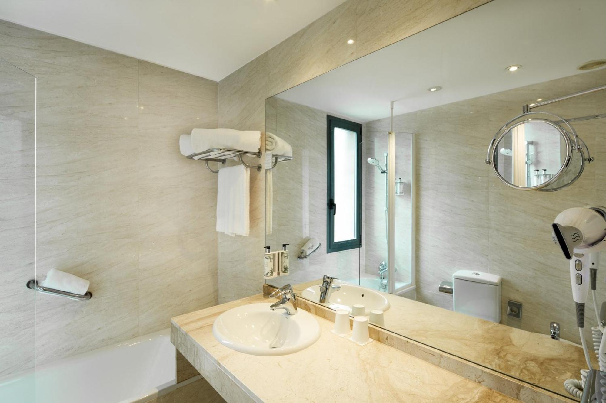 קורנלה דה יוברגאט Sercotel Cornella Barcelona מראה חיצוני תמונה